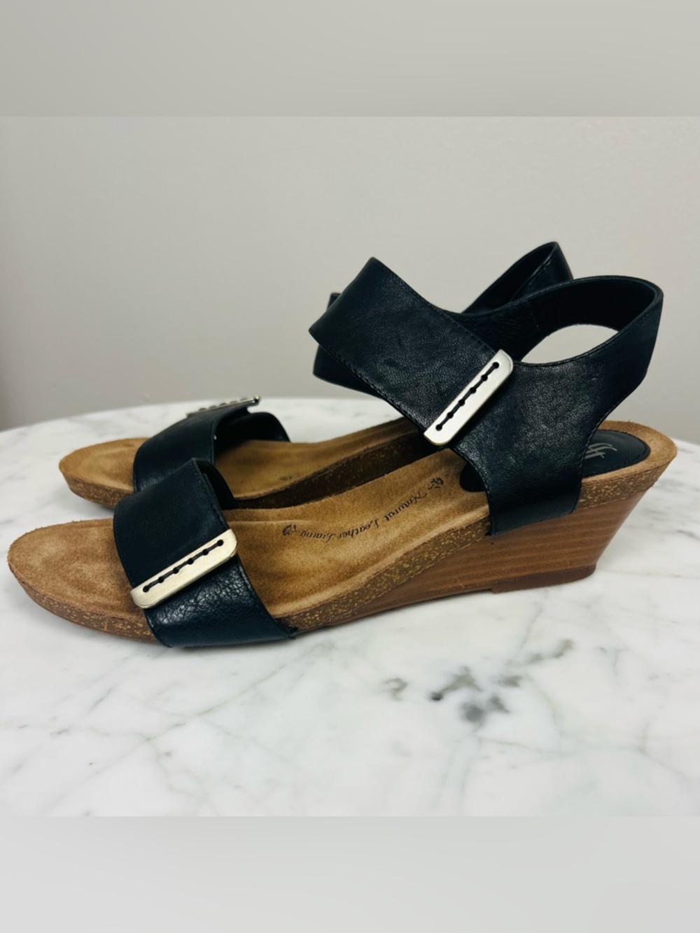 Sofft Verdi II Black Leather Wedge Sandals – Size 9M